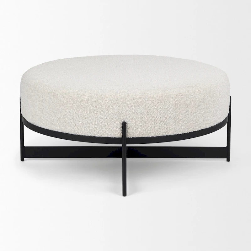 Pouf rotondo Amelia in tessuto bouclé crema con struttura in metallo nero