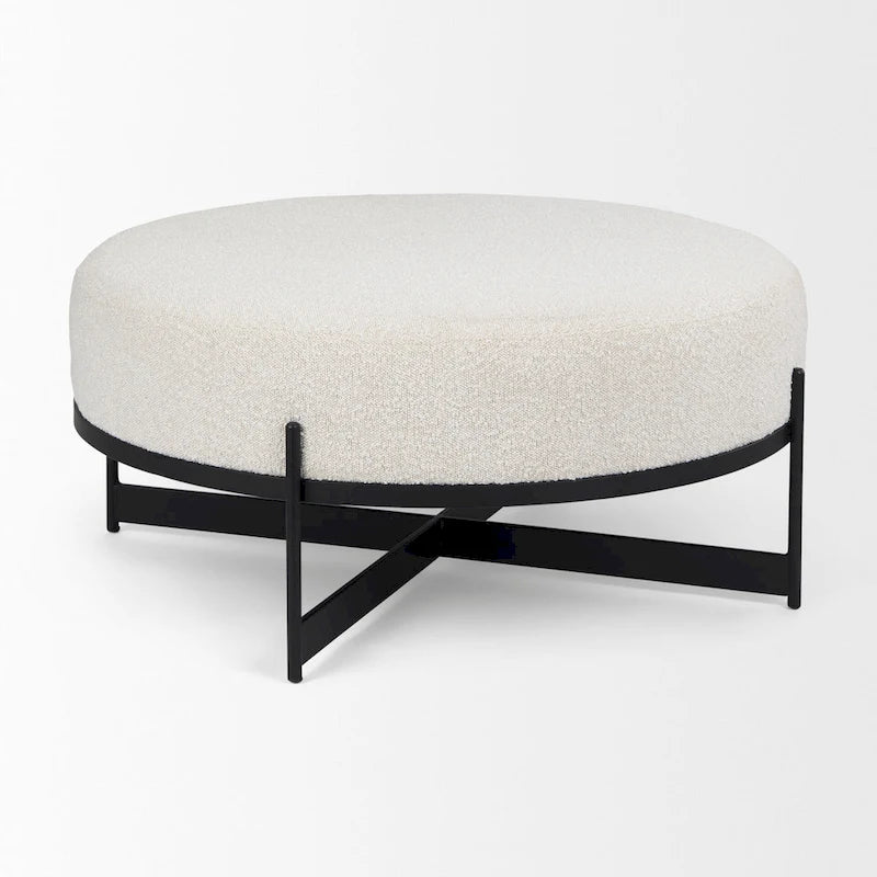 Pouf rotondo Amelia in tessuto bouclé crema con struttura in metallo nero