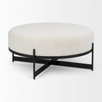 Pouf rotondo Amelia in tessuto bouclé crema con struttura in metallo nero